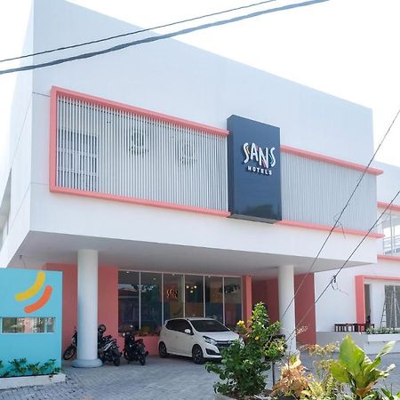 Sans Hotel Aurum Majapahit 三宝垄 外观 照片