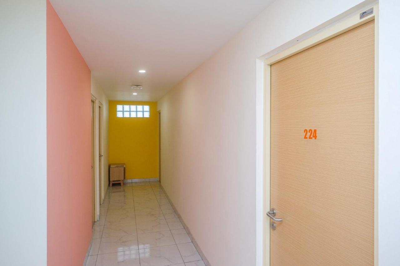 Sans Hotel Aurum Majapahit 三宝垄 外观 照片