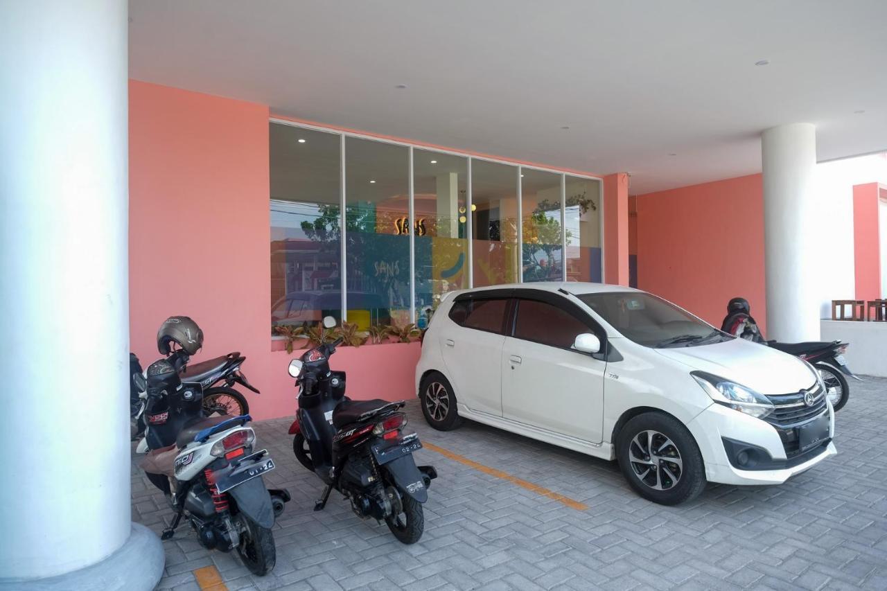 Sans Hotel Aurum Majapahit 三宝垄 外观 照片