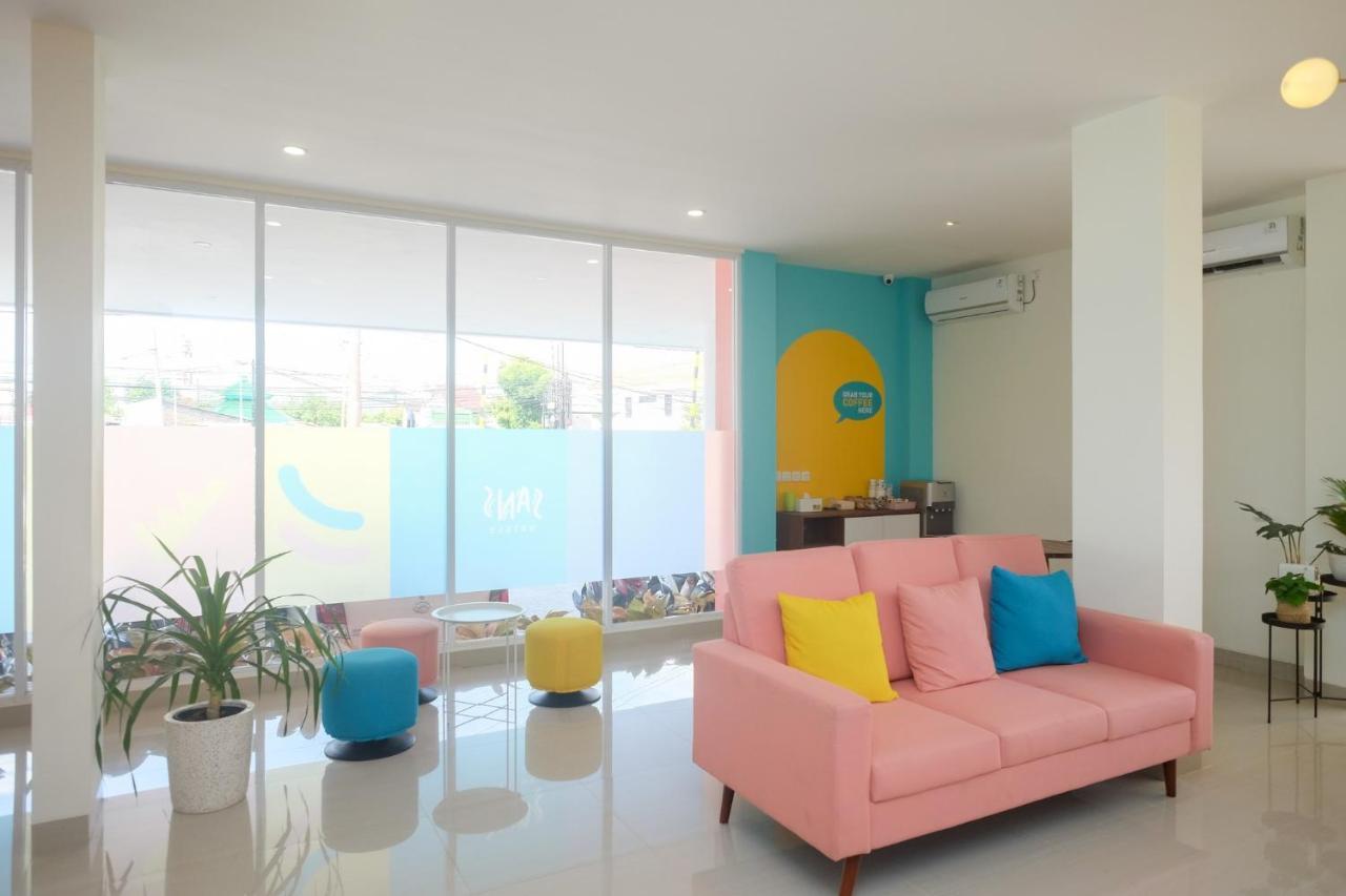 Sans Hotel Aurum Majapahit 三宝垄 外观 照片