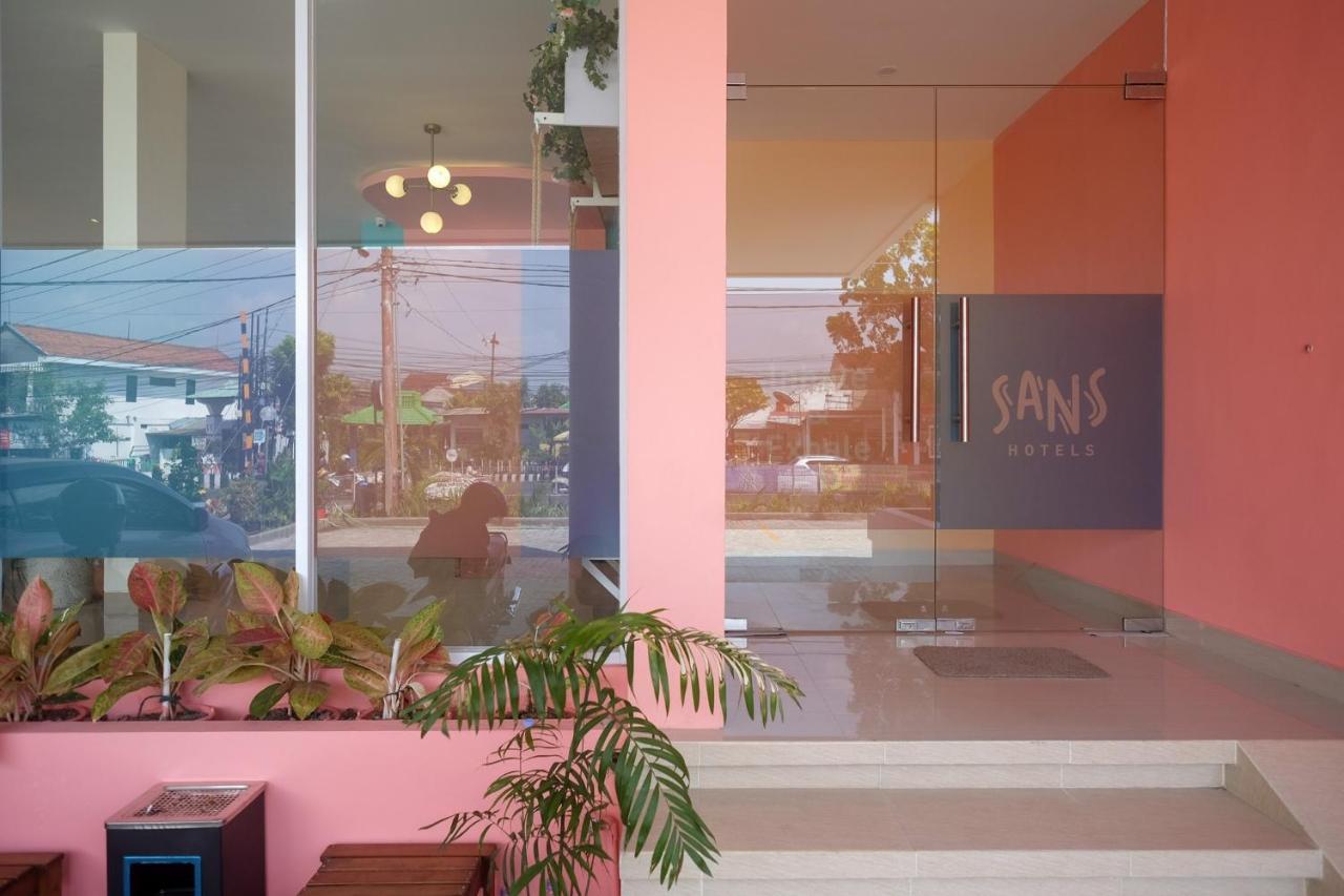 Sans Hotel Aurum Majapahit 三宝垄 外观 照片